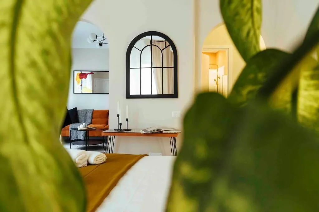 Stunning Views - Top Location - Netflix + Balcony Bucharest Apartment