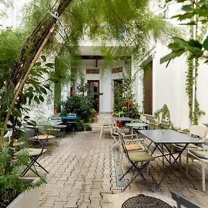 Apartment Away From - Modern & Cozy Near Vibrant Unirii Area, Bucharest