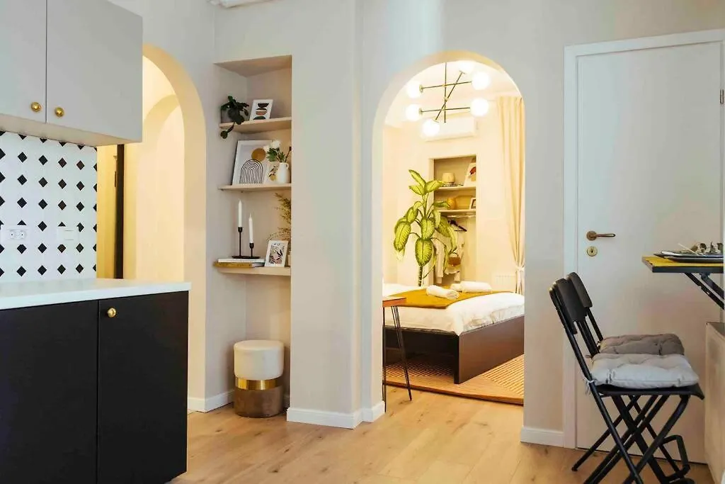 Apartment Stunning Views - Top Location - Netflix + Balcony Bucharest