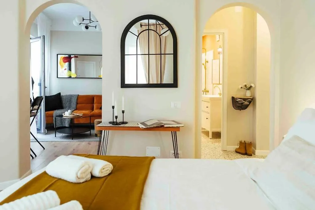 Stunning Views - Top Location - Netflix + Balcony Bucharest 0*,  Romania