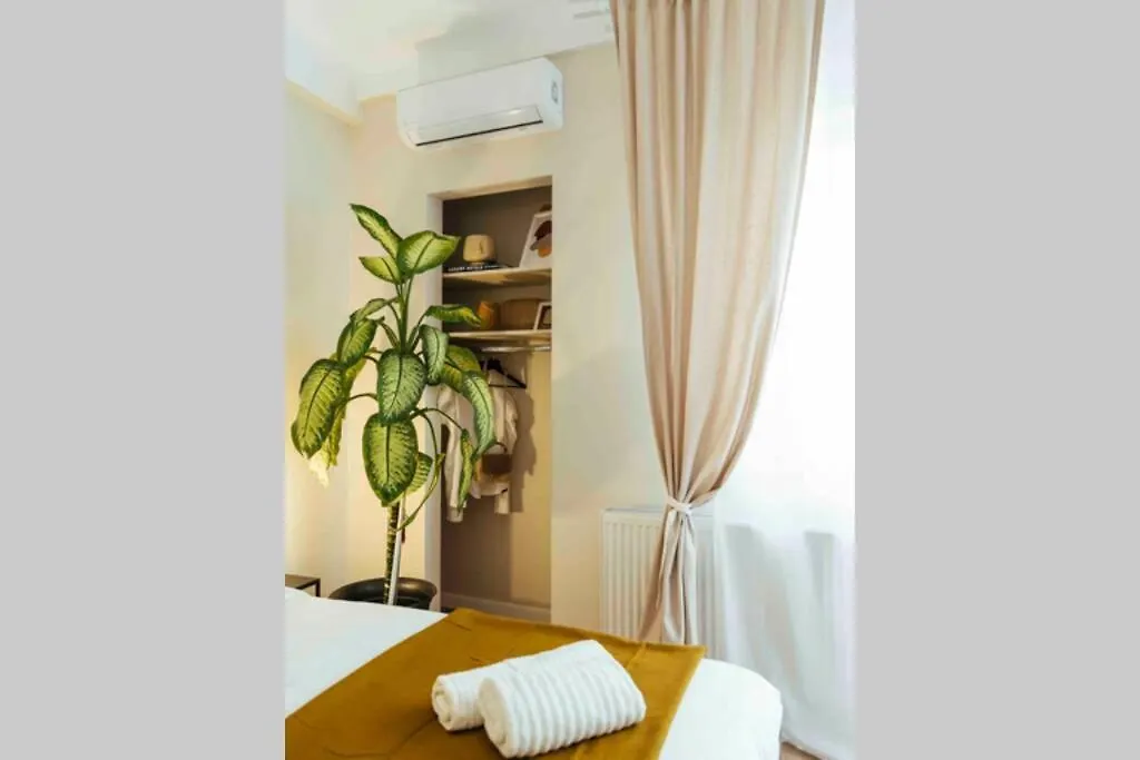 Stunning Views - Top Location - Netflix + Balcony Bucharest