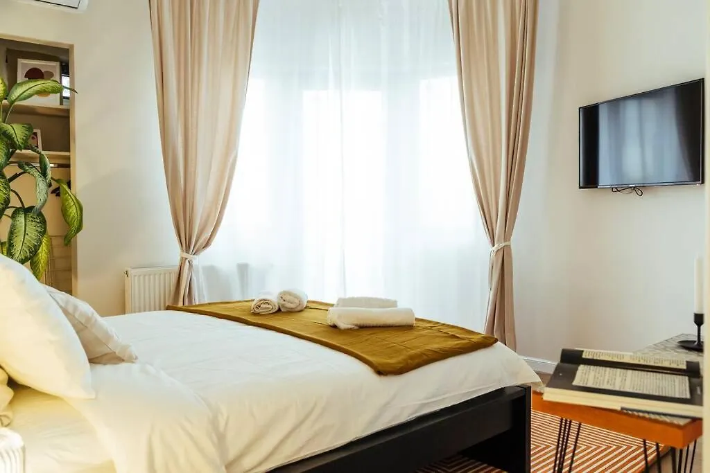 Stunning Views - Top Location - Netflix + Balcony Bucharest