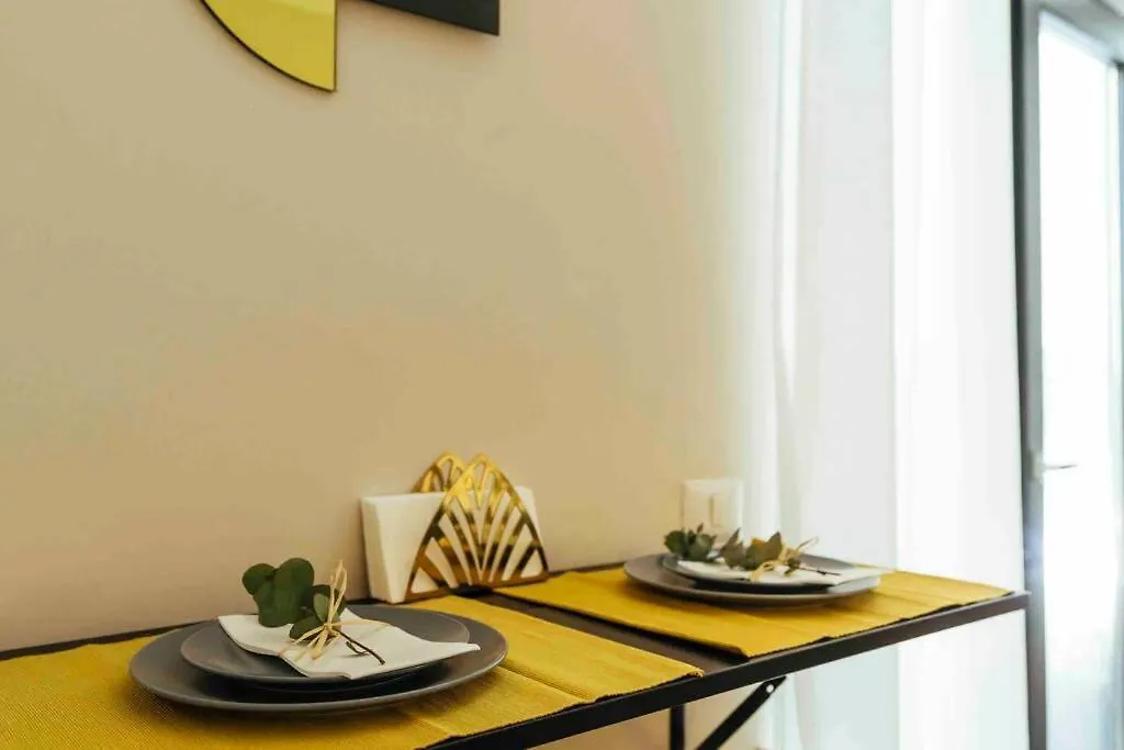 Apartment Stunning Views - Top Location - Netflix + Balcony Bucharest Romania
